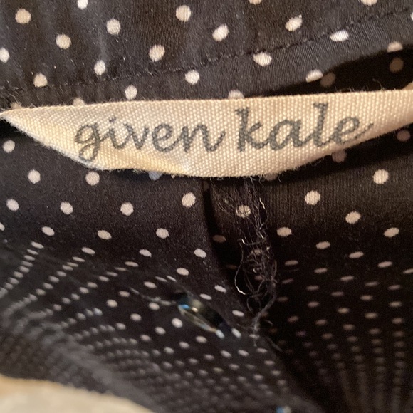 Says X-Large but fits like a Large Women’s giving kale Dress Top - Picture 4 of 4